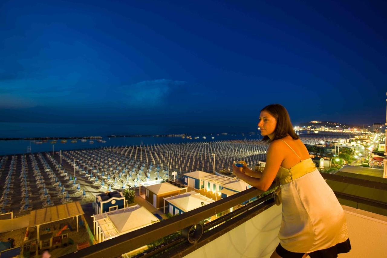 Hotel Negresco Cattolica Eksteriør bilde