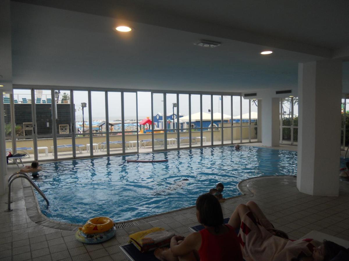 Hotel Negresco Cattolica Eksteriør bilde