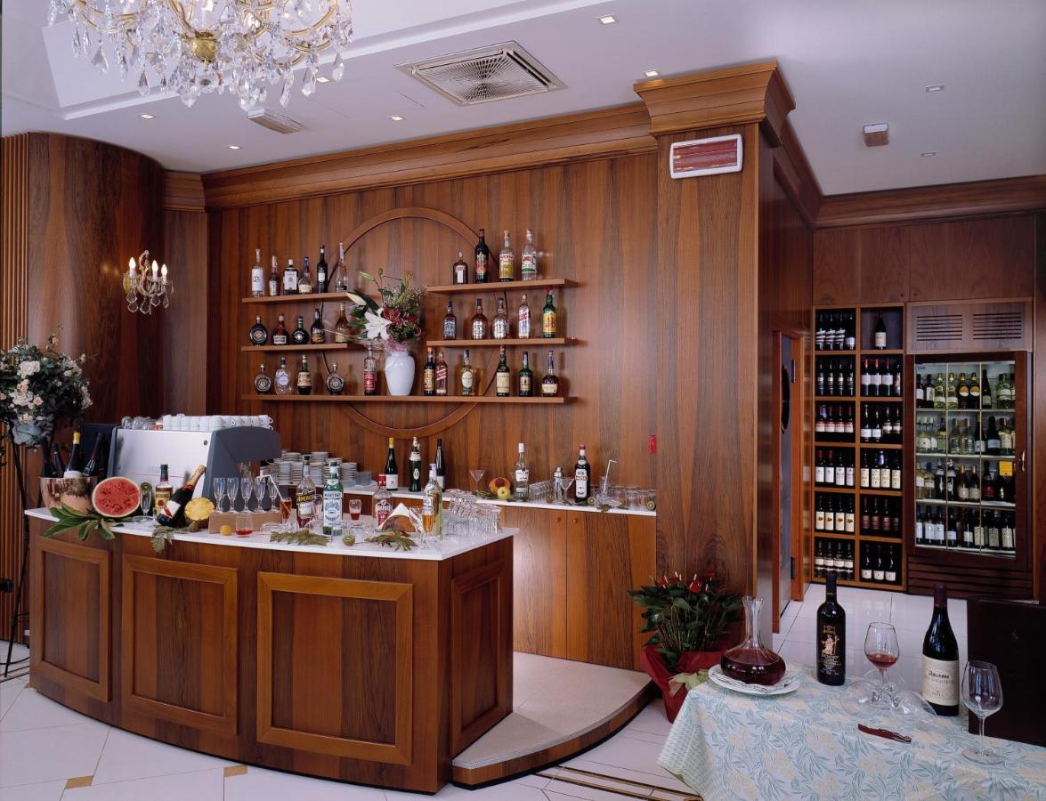 Hotel Negresco Cattolica Eksteriør bilde