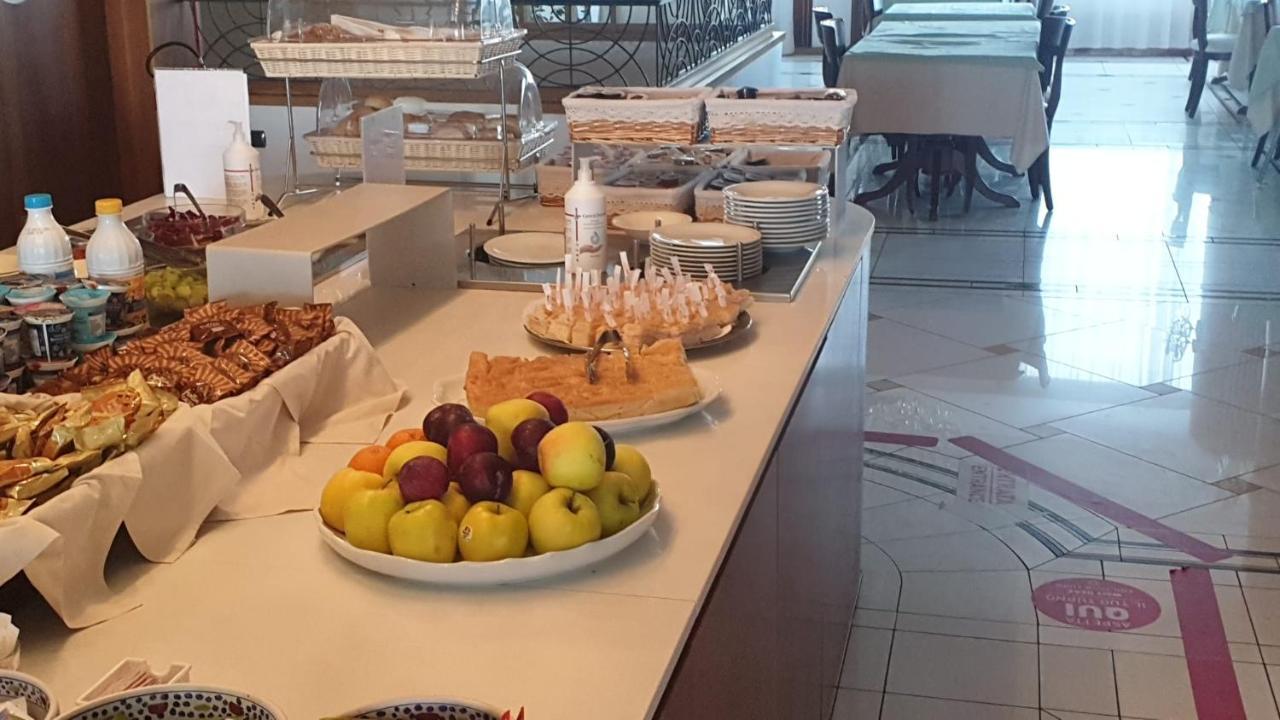 Hotel Negresco Cattolica Eksteriør bilde