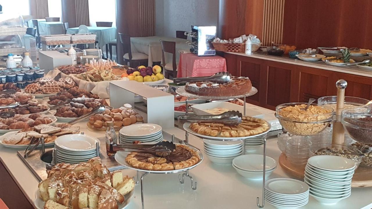 Hotel Negresco Cattolica Eksteriør bilde