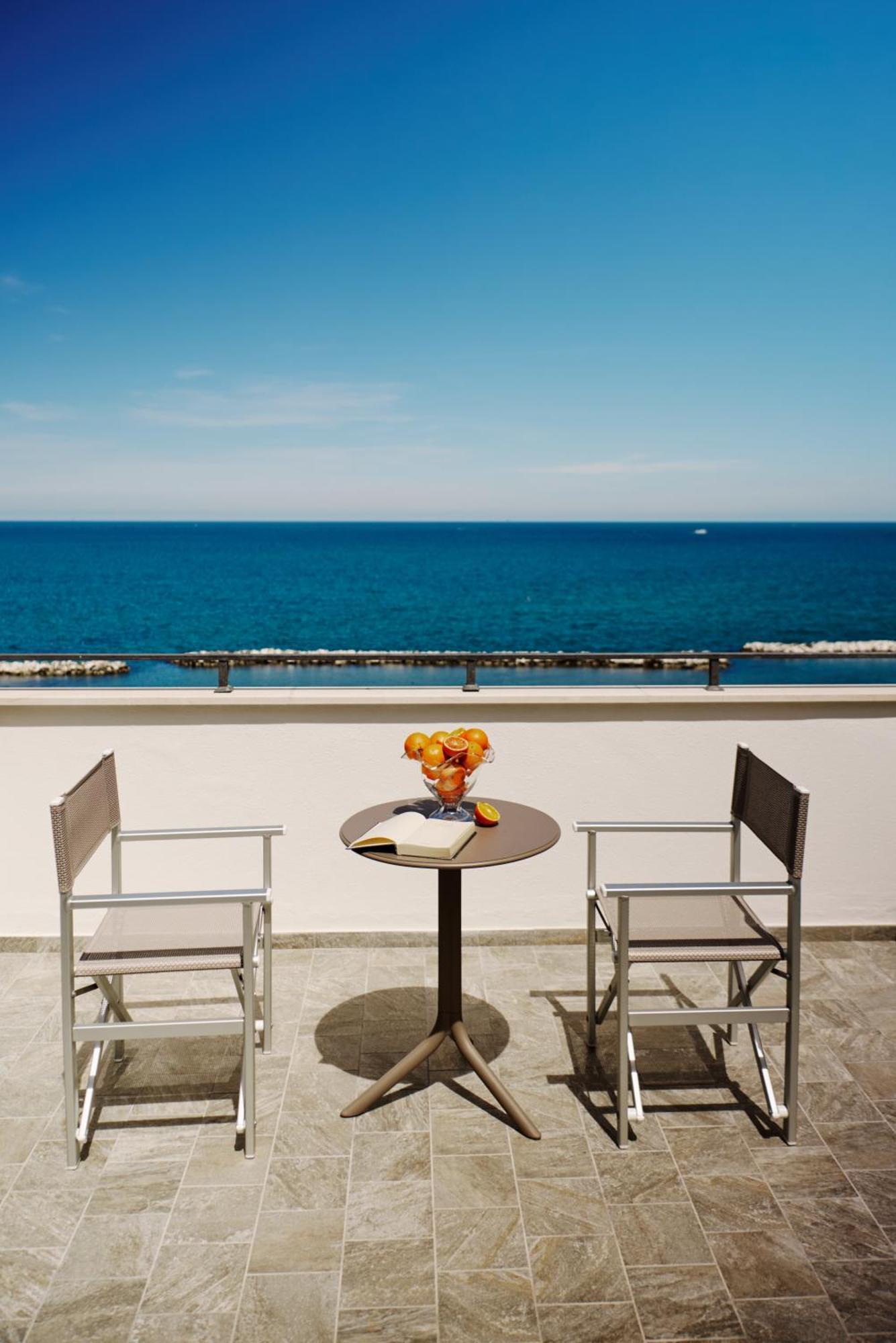 Hotel Negresco Cattolica Eksteriør bilde