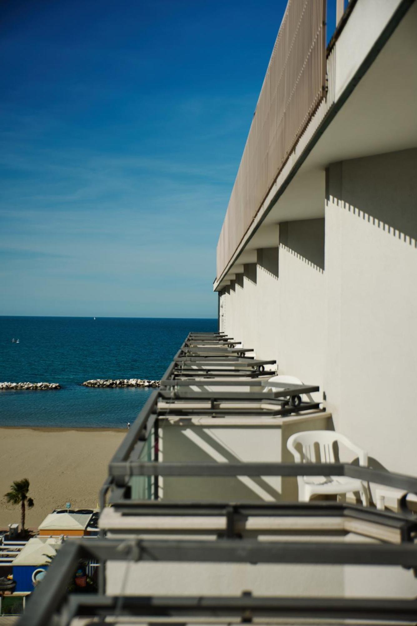 Hotel Negresco Cattolica Eksteriør bilde