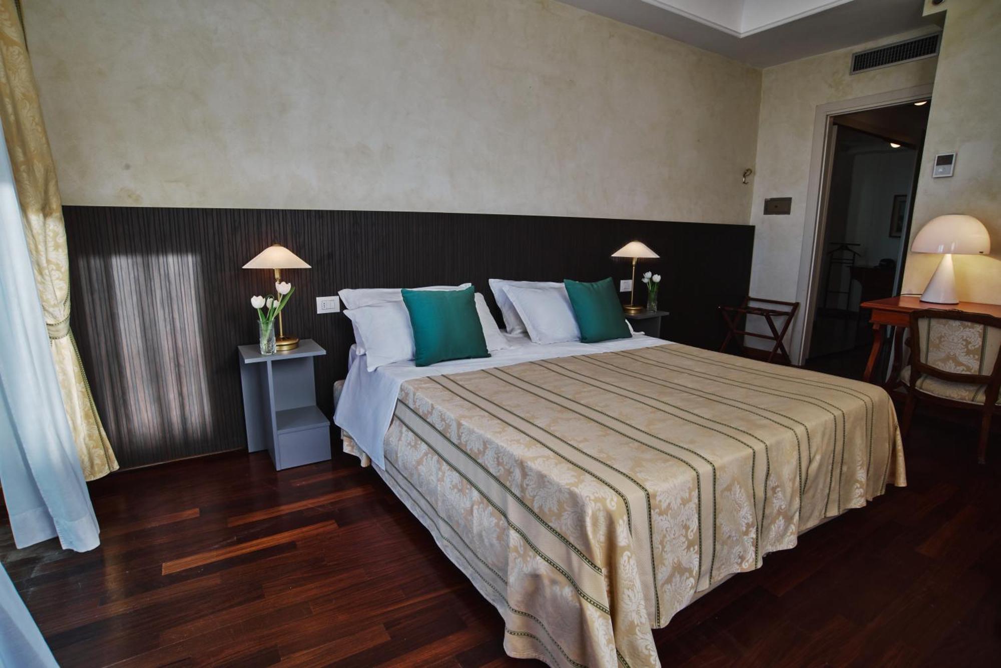 Hotel Negresco Cattolica Eksteriør bilde