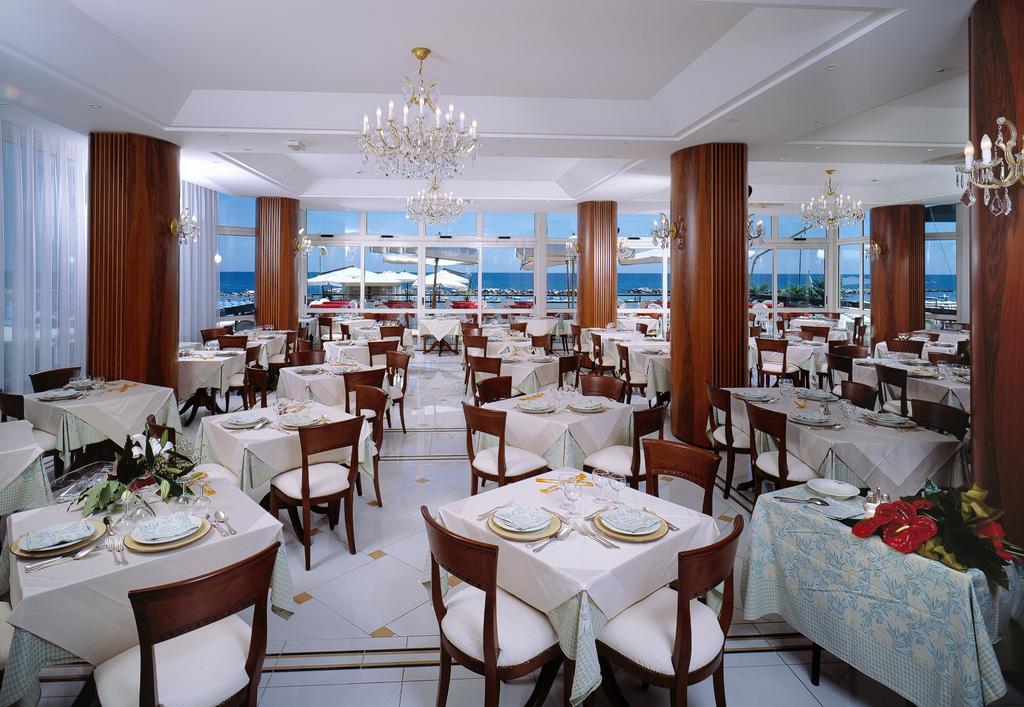 Hotel Negresco Cattolica Eksteriør bilde