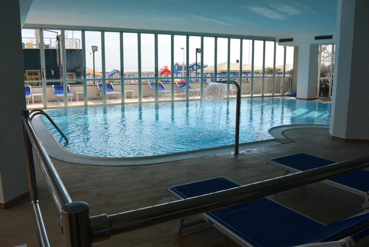 Hotel Negresco Cattolica Eksteriør bilde