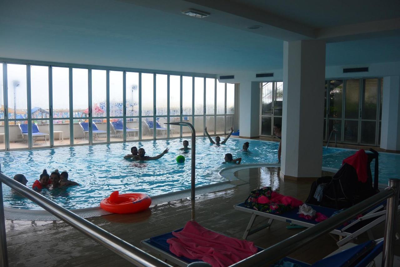Hotel Negresco Cattolica Eksteriør bilde